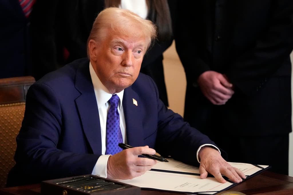 Trump planea usar la base naval de Guantánamo como centro de detención para unos 30,000 indocumentados