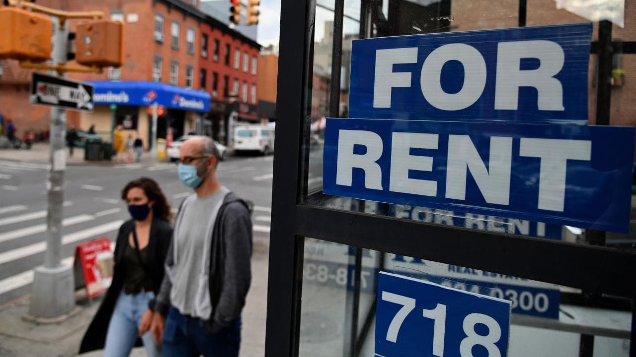 <b>En video |</b> El alquiler promedio de una vivienda en Estados Unidos superó los $2,000 mensuales y cada vez hay menos lugares disponibles.