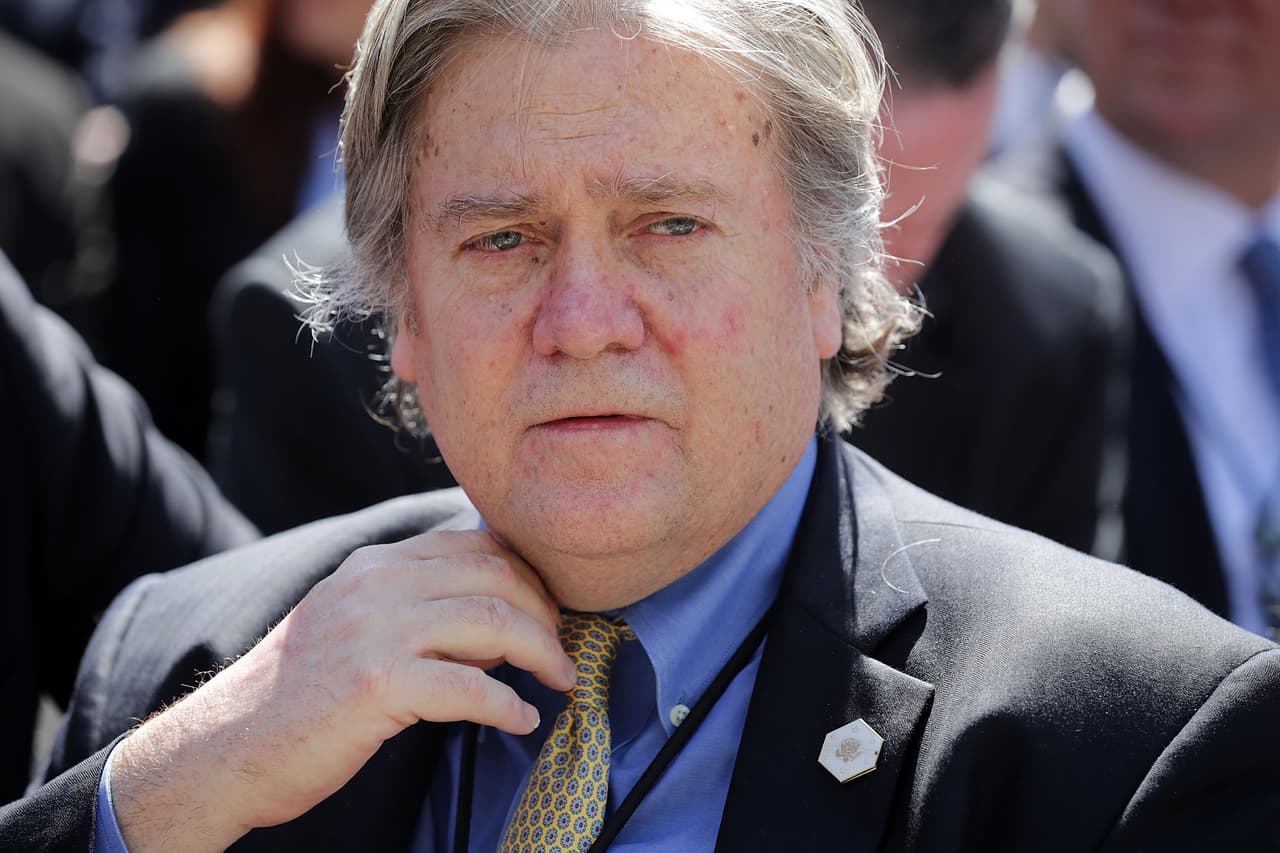 ¿Se prepara Trump para enseñarle la puerta de salida de la Casa Blanca a Bannon?