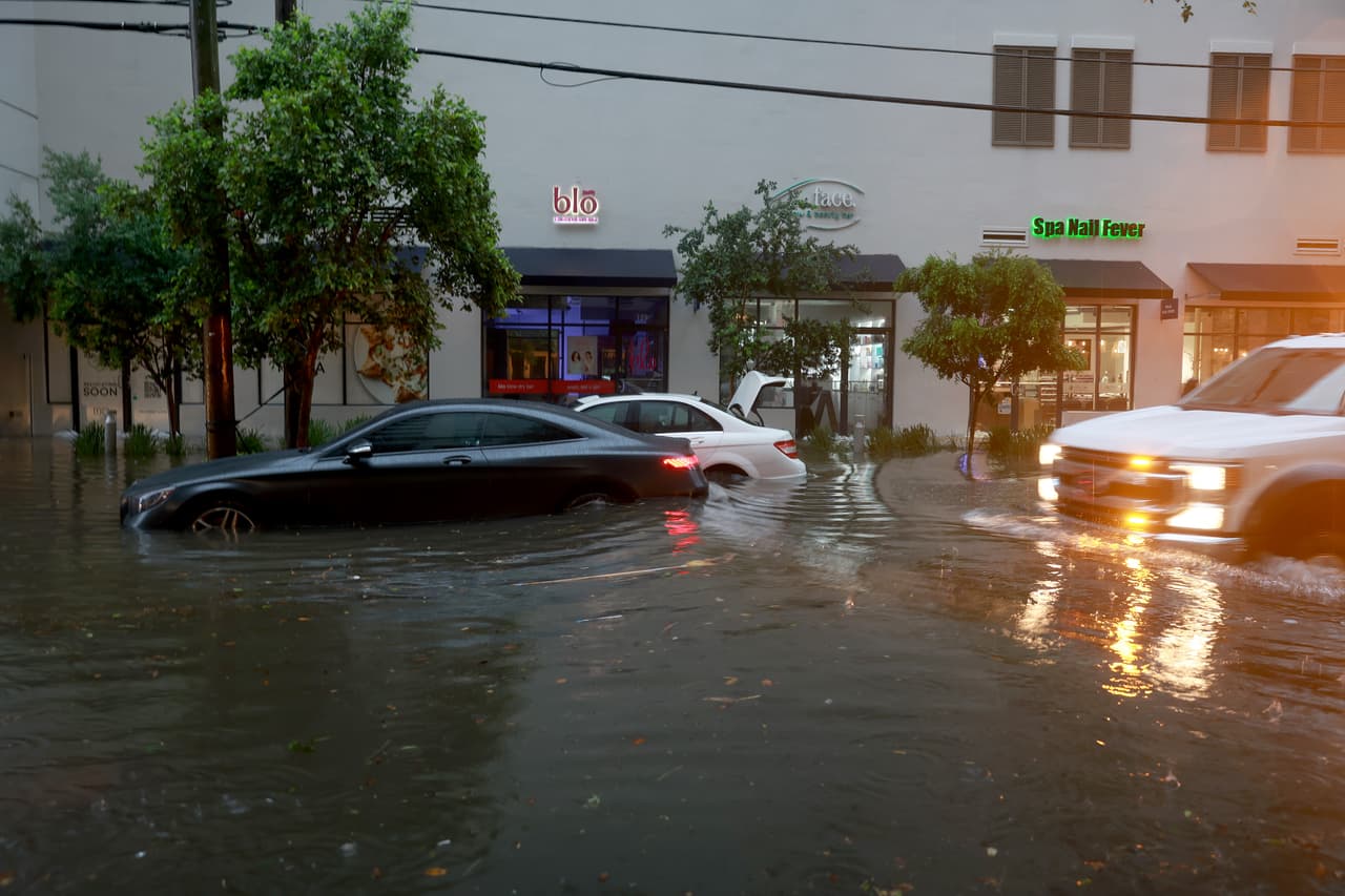 El agua llegó a entrar a algunos negocios.