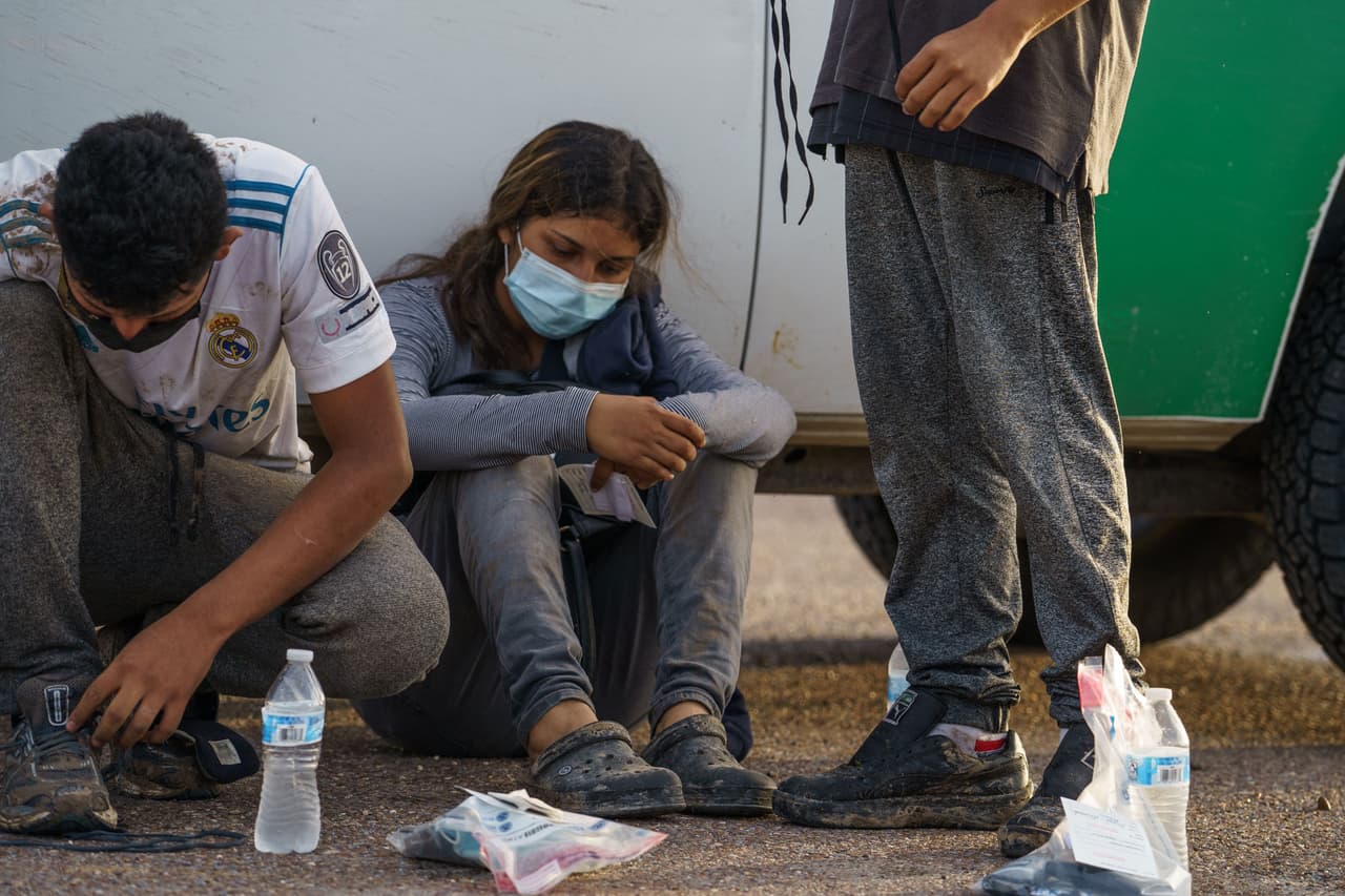 Aprovechando el sueño e ilusión de miles de Inmigrantes, han surgido personas sin escrúpulos que se dedican a engañarlos prometiéndoles conseguir el
<b> parole humanitario para entrar a Estados Unidos a cambio de una gran suma de dinero.</b>