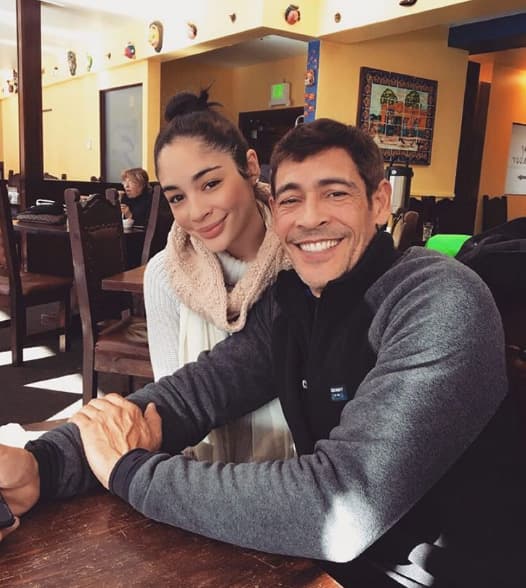 Johnny siempre ha sido un padre amoroso y ahora es un excelente abuelo.