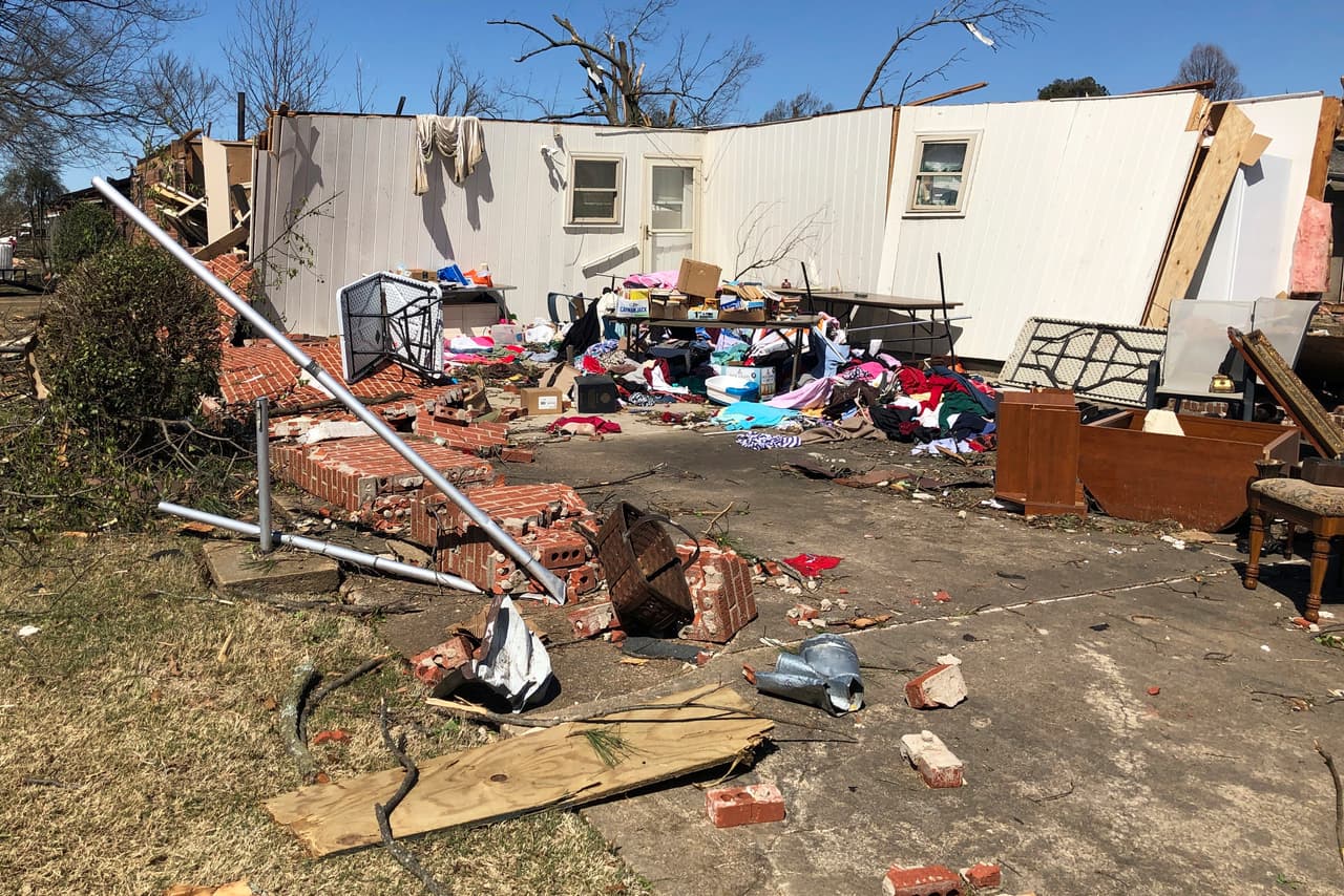 Wynne, una comunidad de Arkansas de unos 8,000 habitantes ubicada a unas 50 millas (80 km) al oeste de Memphis, Tennessee, amanecieron con numerosas construcciones destruidas.