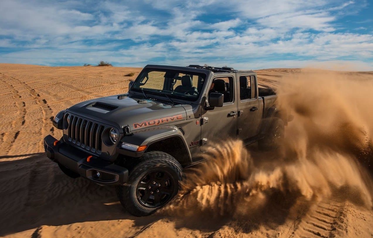 Otro de los grandes atractivos en el Auto Show de Chicago 2020 fue la Jeep Gladiator, que para su edición 2021 recibe un nuevo nivel de equipamiento, Mojave, enfocado en darle los elementos mecánicos necesarios para atravesar entornos de mayor exigencia como los encontrados en ambientes desérticos y arenosos.