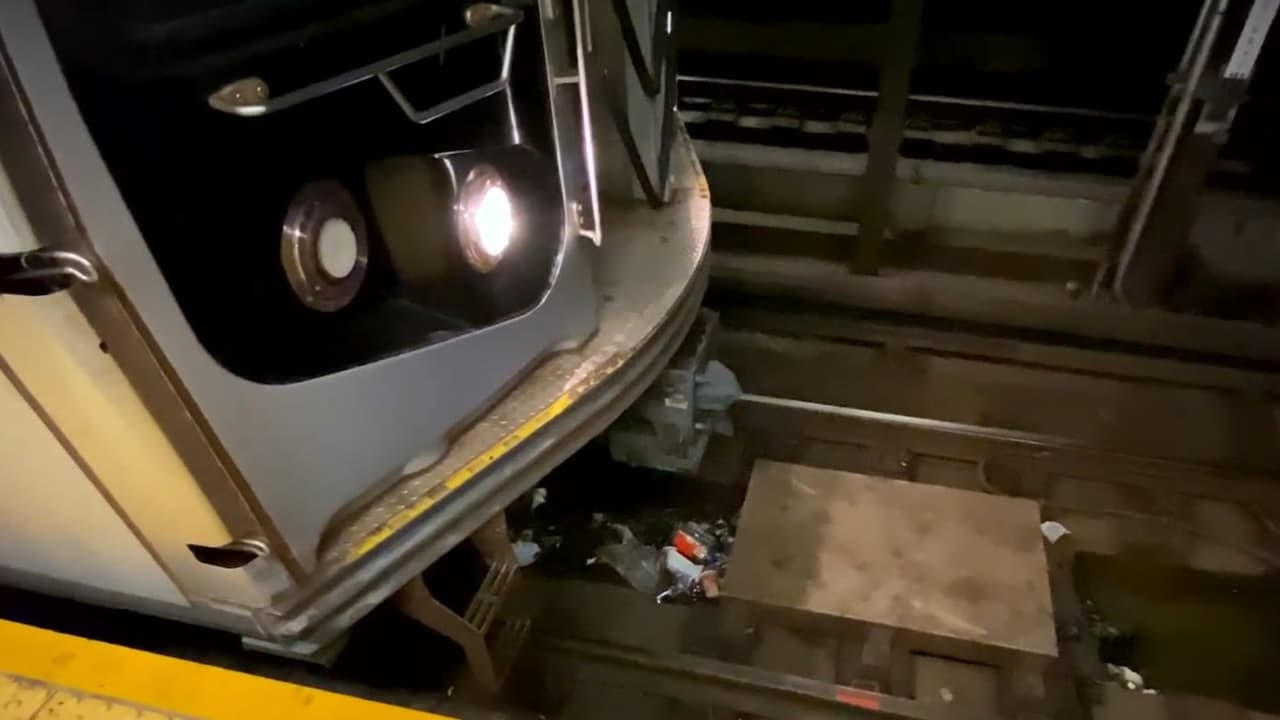 El maquinista del tren que arrolló a la guatemalteca le dijo a los investigadores del caso que 
<b><a href="https://www.univision.com/local/nueva-york-wxtv/nueva-york-maquinista-metro-aplico-frenos-emergencia-pero-no-pudo-evitar-arrollar-adolescente" target="_blank">puso el freno de emergencia para evitar la tragedia</a></b>, pero no le alcanzó el tiempo.