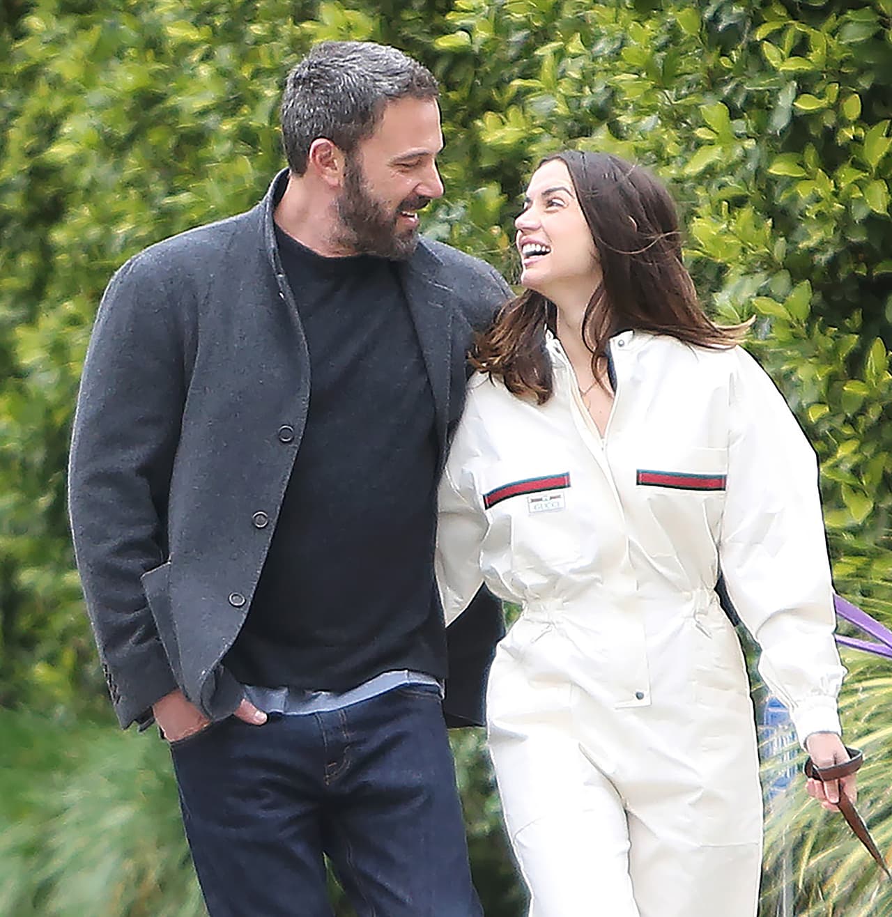 Sin embargo, este noviazgo no duró mucho y 
<a href="https://www.univision.com/shows/el-gordo-y-la-flaca/raul-hace-cuentas-y-asegura-que-jlo-fue-la-razon-por-la-que-ben-affleck-termino-con-ana-de-armas-video">Raúl de Molina cree</a> que la razón de su separación pudo ser nada más y nada menos que Jennifer Lopez, pues a los pocos meses renació ‘Bennifer’.