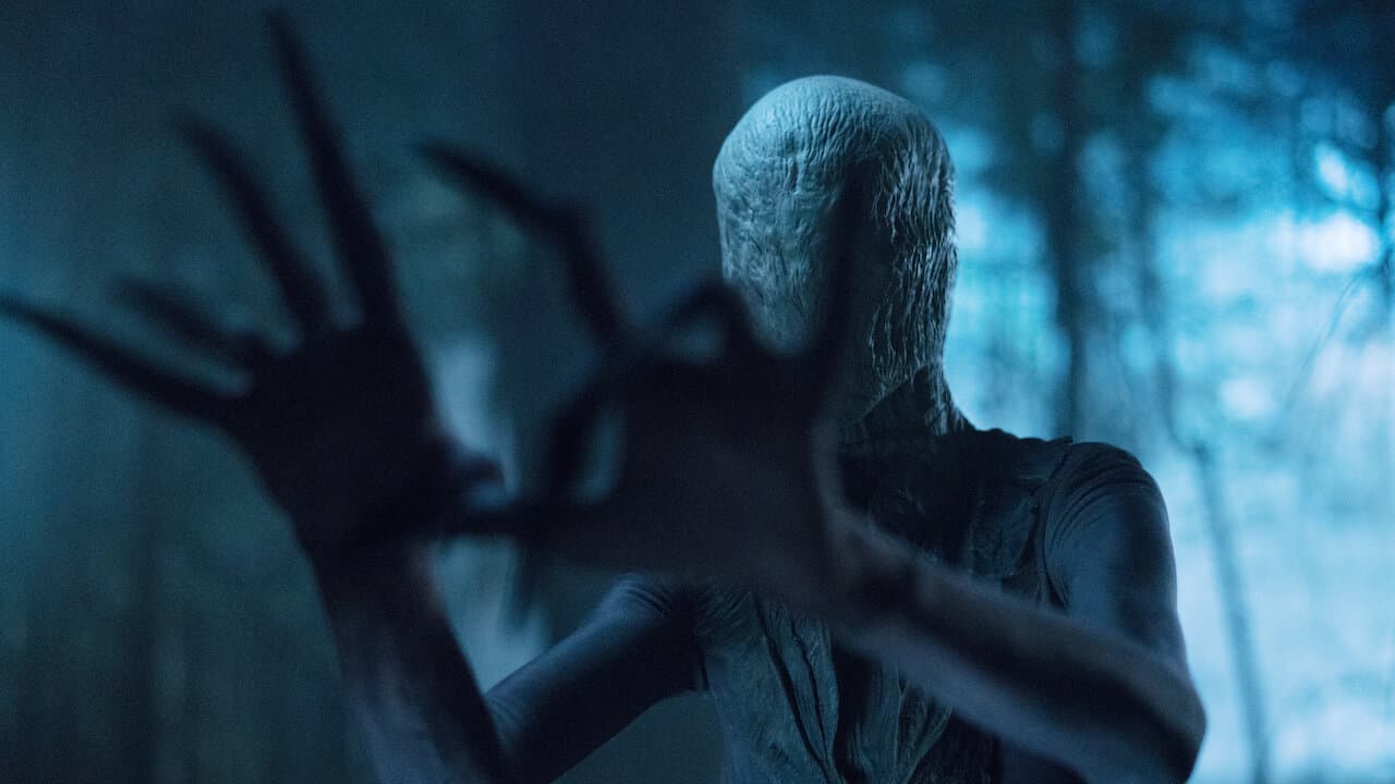 <b>Slender Man</b>
<br>Esta criatura ficticia, que nació de las 'creepypastas', se describe como un ser sin rasgos faciales. Al no tener un rostro como tal, genera aún más miedo porque no tiene expresiones.