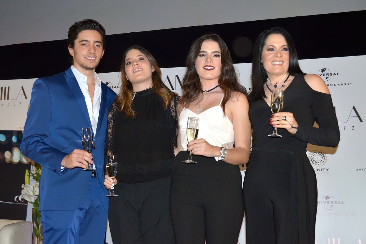 Camila Fernández anunció su carrera como cantante cuando cumplió 18 años, después de firmar con Universal Musica en noviembre de 2015.