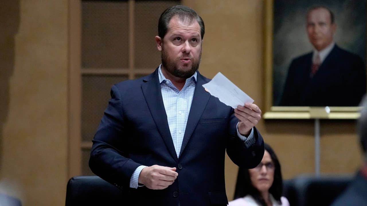 ¿De qué trata el proyecto republicano de Jake Hoffman para incentivar el arresto de inmigrantes indocumentados en Arizona?