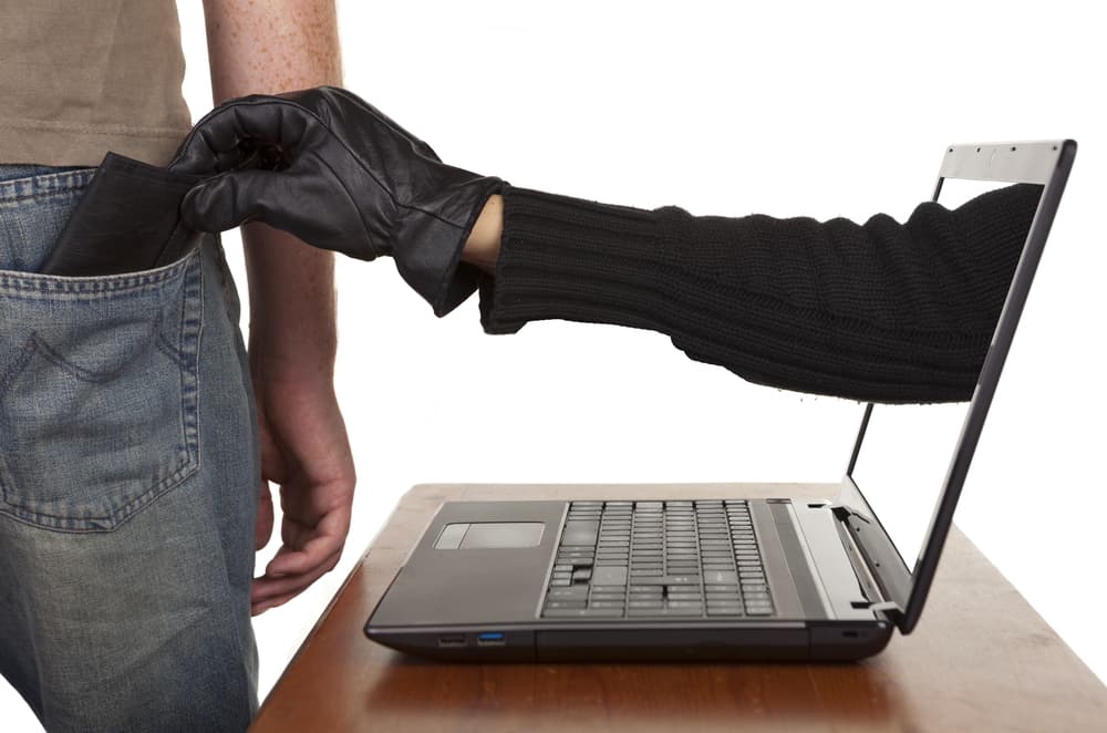 No te dejes llevar por personas imprudentes que vienen a tu lado con un falso optimismo diciendo que te puedes volver rico de la noche a la mañana y eso es una estafa, sobre todo ahora que abundan en internet y redes sociales. No significa que te cierres a las buenas oportunidades, sino actúa con más prudencia.
<br>