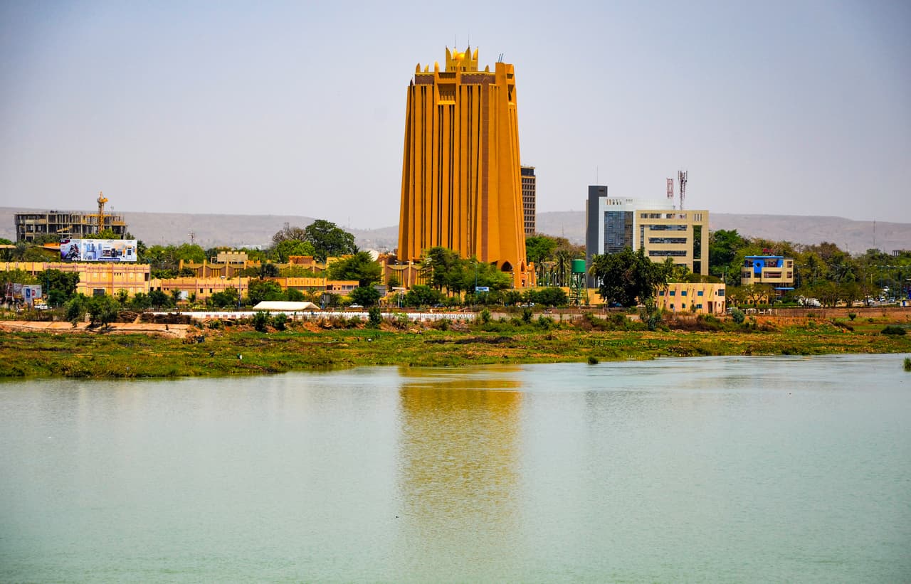 <h3 class="cms-H3-H3">10. Mali</h3>
<br>
<br>🛫 
<b>Factores de riesgo: </b>Crimen, terrorismo y secuestro.
<br>
<br>🛫 
<b>Advertencia más reciente del Departamento de Estado: </b>29 de julio de 2022. 
<br>