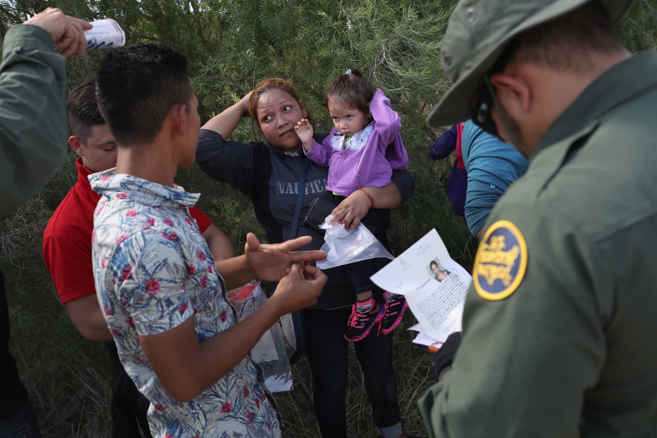 Gobierno de EEUU, con luz verde para devolver migrantes que piden asilo sin cita previa en la herramienta CBP One