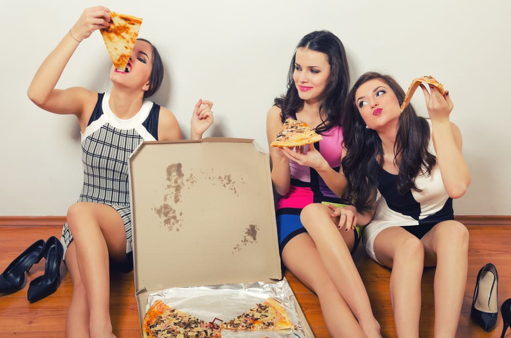 En otras ocasiones al mezclar recetas descuidas el valor calórico de las mismas y exageras añadiendo demasiada grasa a lo que lleva menos o sustituyendo un producto por otro que luego te causa ansiedad y deseos