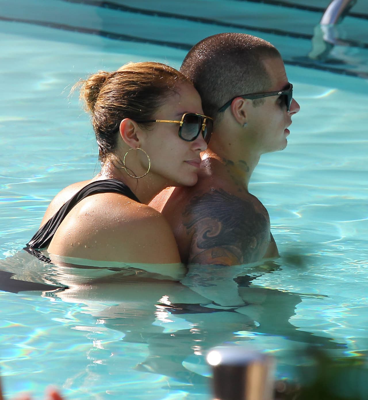 "Yo 
<b><a href="https://www.univision.com/entretenimiento/jennifer-lopez-y-casper-terminan-su-relacion-video/embed" target="_blank">era muy joven y egoísta</a></b>. Pensaba que estaba listo para una relación con una mujer con hijos y todo", indicó. 
<br>