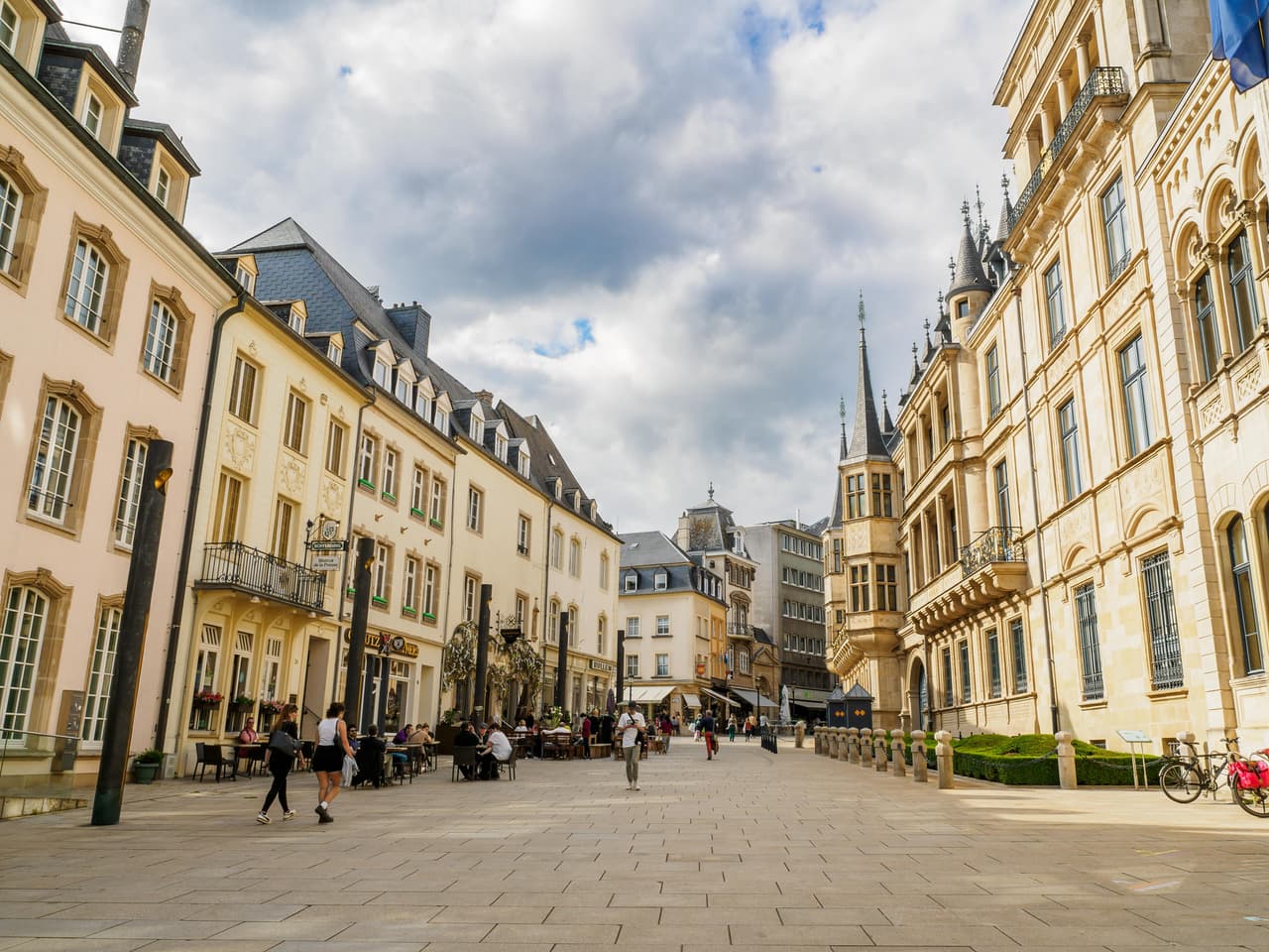 <h3 class="cms-H3-H3">8. Luxemburgo</h3>
<br>
<br>➡️ 
<b>Porcentaje de población nacida en otro país: </b>47.62%
<br>
<br>➡️ 
<b>Total de población inmigrante: </b>298,062
<br>
<br>➡️
<b> Población:</b> 625,976
<br>