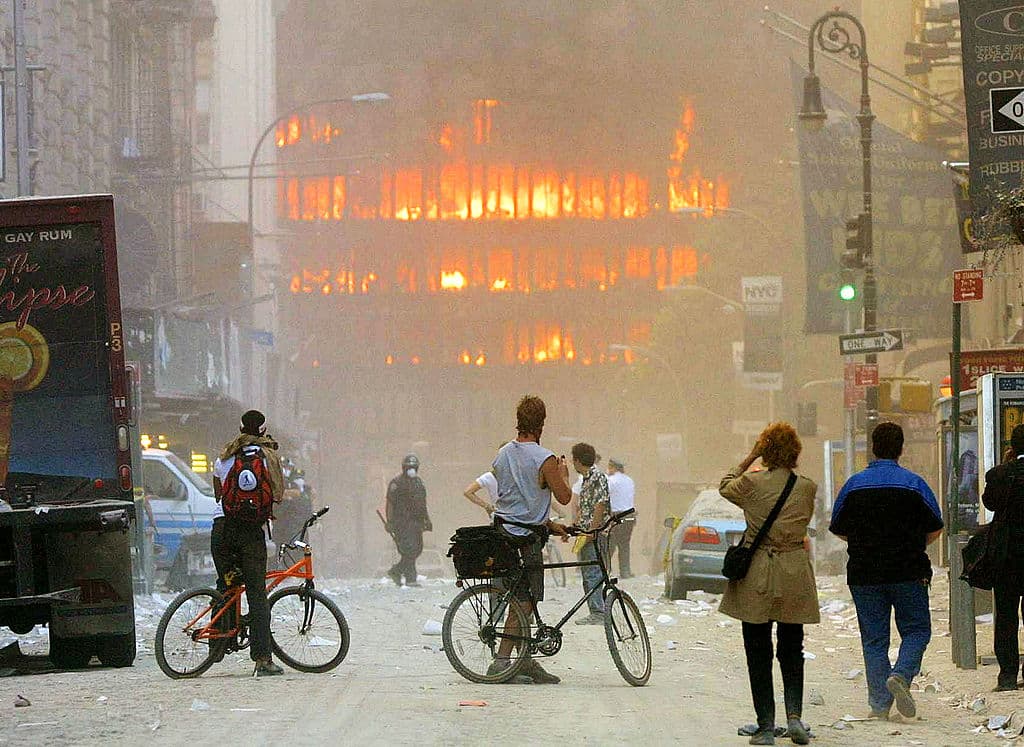 En general, las personas no creían lo que veían sus ojos: los 
<b>edificios en los que trabajaban unas 50,000 personas</b>, y recibían aproximadamente 40,000 visitantes diarios, ahora estaban en llamas.
