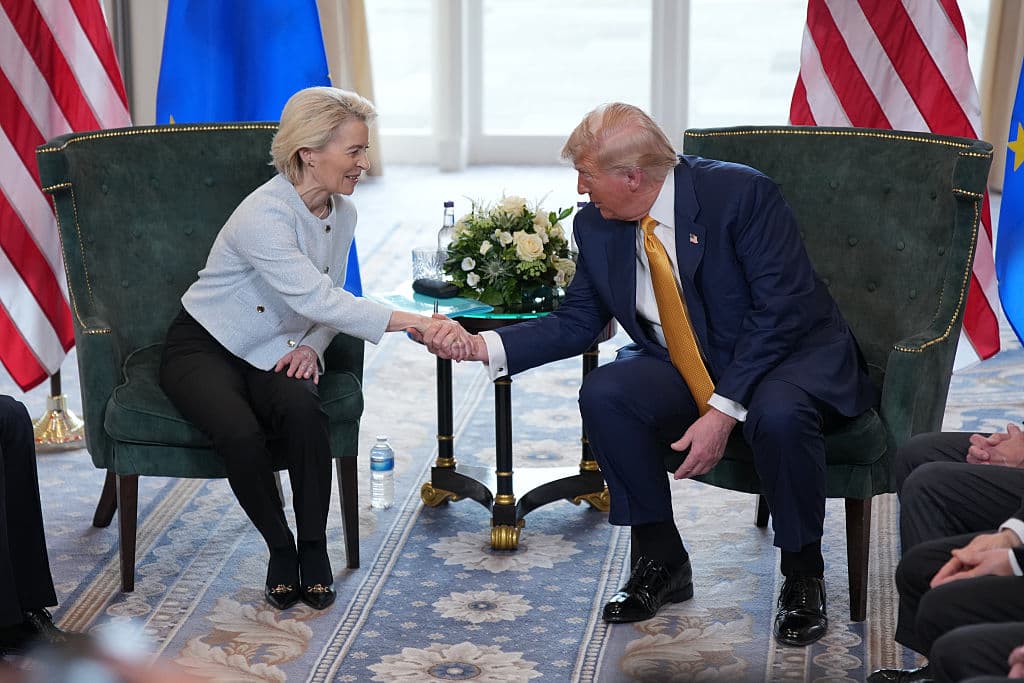 Trump anuncia un acuerdo con la Unión Europea que fija un arancel de 15% a las importaciones del bloque 
