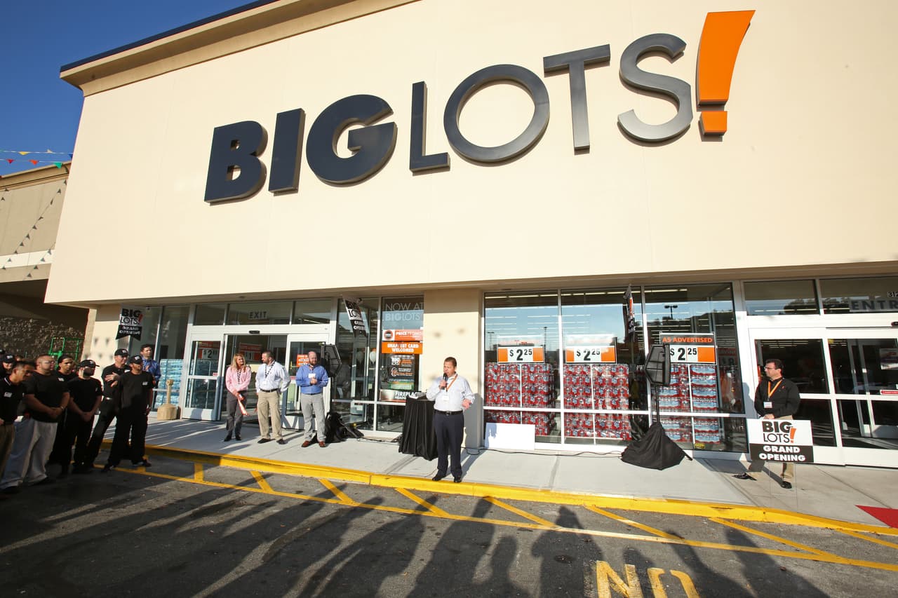 <b>Big Lots</b> abre los dos días. El jueves lo hará de 7 AM a 12 AM y el Black Friday a partir de las 6 AM.