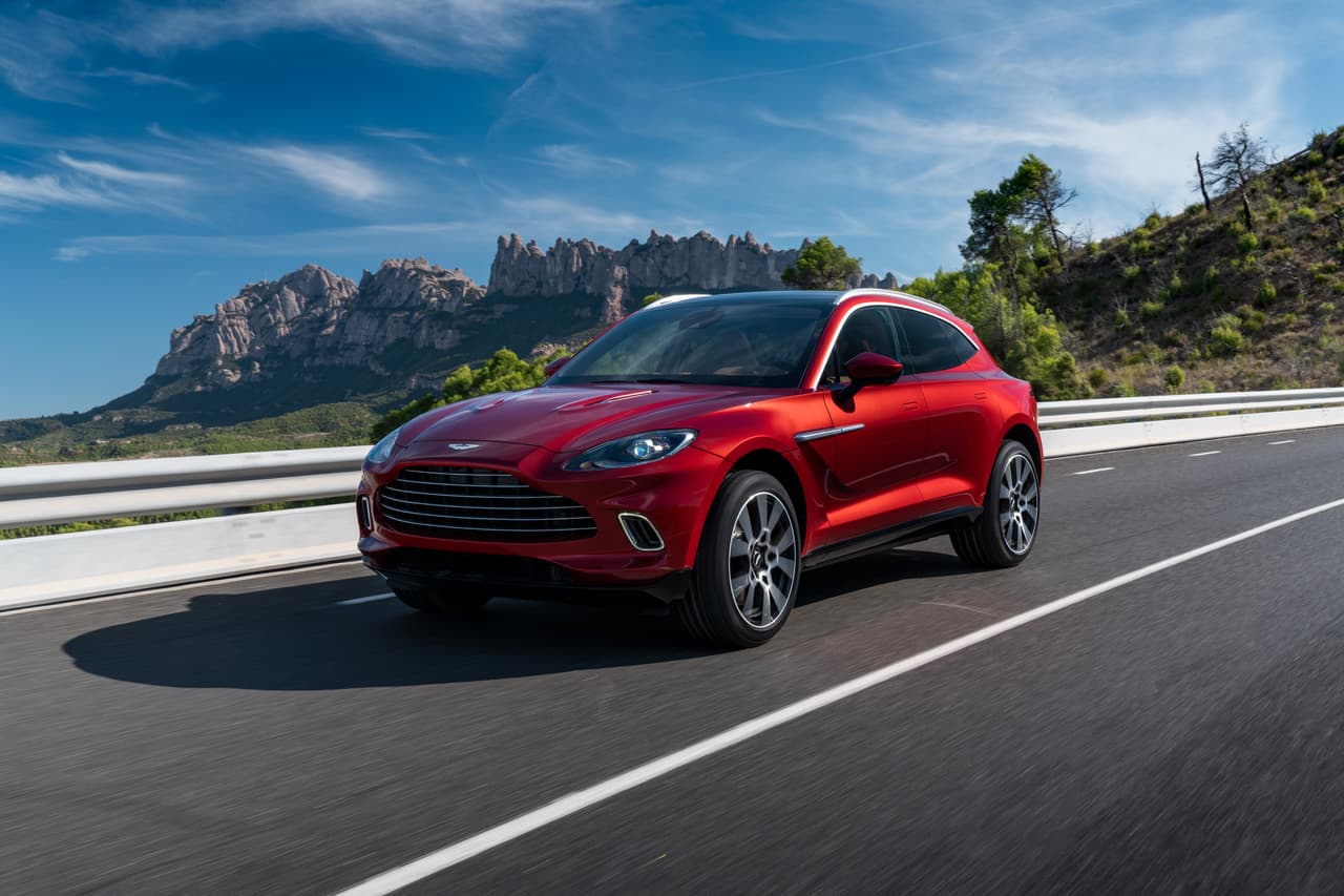La Aston Martin DBX 2021 debuta en el Auto Show de Los Ángeles 2019.