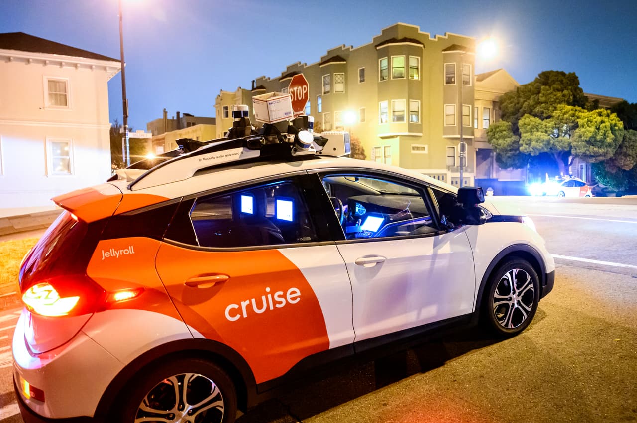 Cruise, la empresa detrás de los vehículos autónomos involucrados, emitió una declaración en la que 
<b>rechazó enfáticamente las acusaciones del Departamento de Bomberos de San Francisco.</b> Según Cruise, 
<b>sus vehículos permitieron el paso de la ambulancia</b> tan pronto como el personal médico subió al paciente, negando cualquier responsabilidad en el desenlace fatal.
<br>