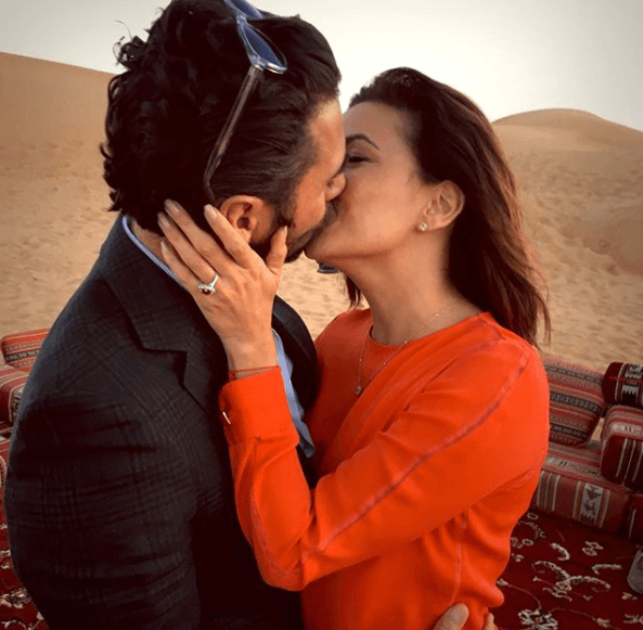 La propuesta de matrimonio fue realizada durante sus vacaciones en Dubaí en 2015.