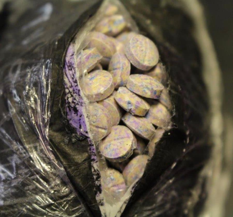 Así es como lucen otras pastillas. Igualmente son de colores, pero el patrón es distinto al de las primeras encontradas en Arizona.