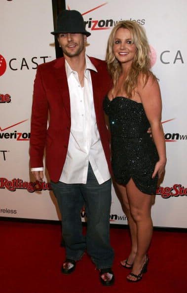 "
<b><a href="https://www.etonline.com/how-kevin-federline-feels-about-britney-spears-conservatorship-exclusive-167941" target="_blank">Lo que sea mejor para ella</a></b>, Kevin la apoya para que pueda hacer eso. No importa cuán positivo sea el efecto que haya tenido una tutela, si está teniendo un efecto perjudicial en su estado de la mente", dijo Mark Vincent Kaplan, quien además fue el abogado de Kevin Federline durante el proceso de divorcio de la cantante. 
<br>