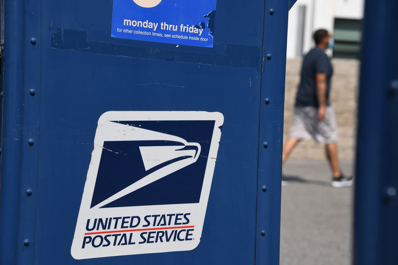 Ricky Dávila, uno de los usuarios de Twitter que compartió imágenes de buzones de correo cerrados, dijo que este fenómeno ocurrió en en Burbank, California.
<br>