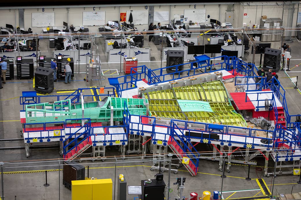 La NASA estima que el X-59 producirá solo 
<b>75 decibelios de sonido cuando viaje a velocidades supersónicas</b>, en comparación con los 105 decibelios del Concorde.