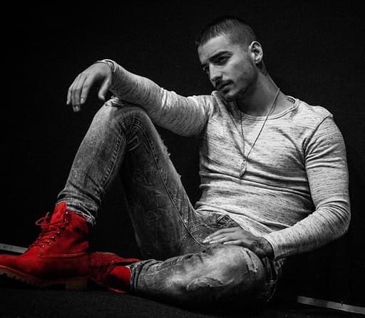 "Desde el no tener plata para hacer el mercado, hasta no tener para coger taxi, sabes, situaciones económicas difíciles", relata el cantante al recordar que a pesar de las dificultades siempre estuvo al lado de su madre.