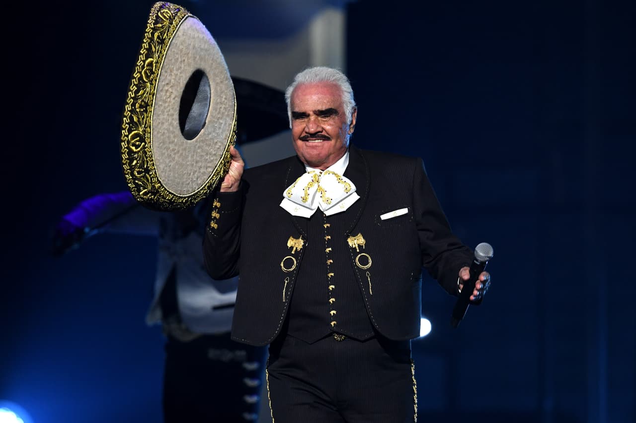 La carrera de Vicente Fernández fue un éxito ininterrumpido desde 1952 hasta 2016, con más de 60 millones de discos vendidos. A Los Ángeles le dijo adiós a través de su concierto 'La Despedida' en el Gibson Amphitheater.