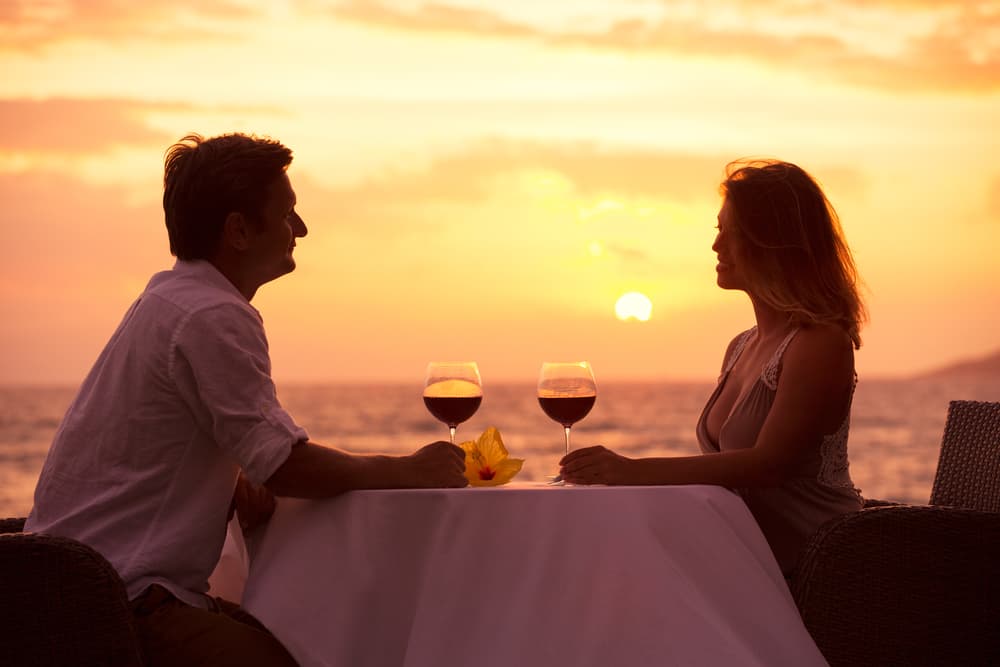 Venus es sinónimo de relaciones, encuentros, interacción con los demás. Por lo tanto, en la carta astral este planeta indica, por un lado, el potencial de afinidad e de intimidad con las personas y, por el otro, la capacidad de la persona de relacionarse consigo misma.