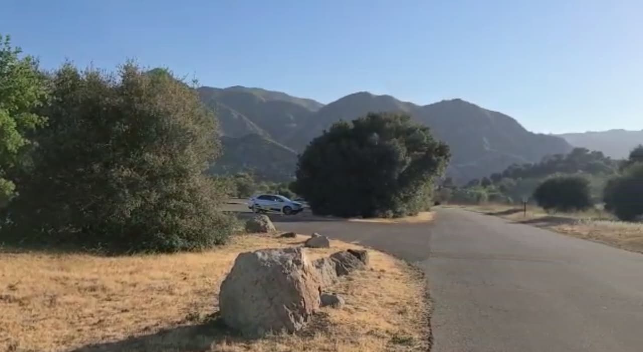 Una de las excursionistas asegura que estuvo cerca de pisarla.
