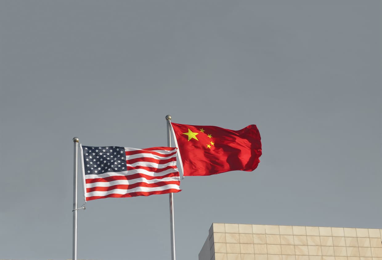 Espionaje, abuso de confianza y presiones: las estrategias de China para robarle secretos tecnológicos a EEUU