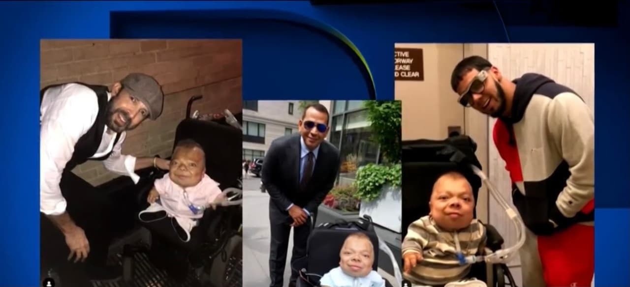 Por si estos éxitos fueran pocos, Christopher es también todo un influencer en las redes sociales donde cuenta con más de 326,000 seguidores. Allí puede presumir múltiples fotografías junto a famosos que él admira. "Quiero que la gente no tenga miedo y que admire lo que yo hago con las historias que escribo", dice. 
<br>
<br>