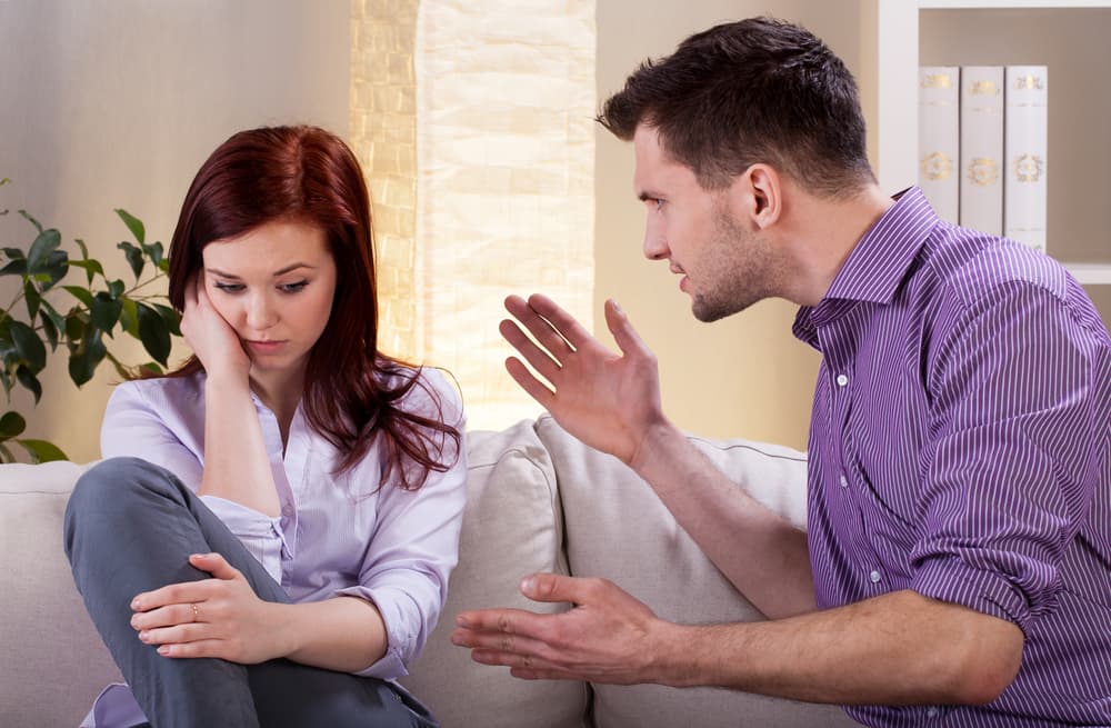 ¿Cuál sería la actitud “espanta amores” en tu caso? Paradójicamente las mismas buenas cualidades que te adornan cuando no se interpretan bien y se llevan a extremos, cuando se confunde la sinceridad con la falta de tacto o compasión, y en ese afán por ser veraz y el temor a la hipocresía no se distingue clarisamente cual es el límite, donde termina la franqueza y empieza la mala educación e indiscreción.