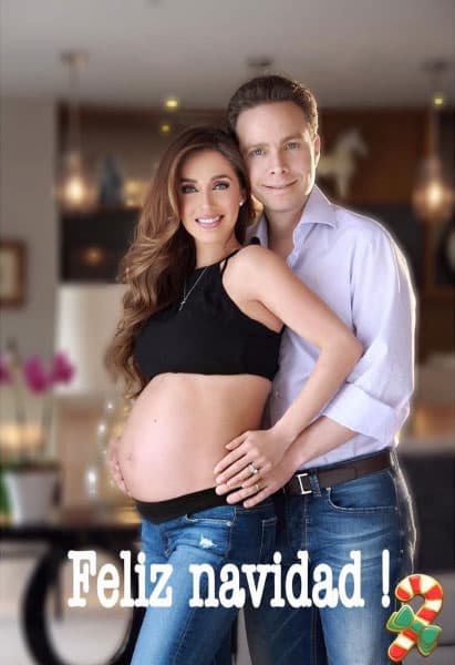 Por eso desde el incio hizo cómplices a sus fans compartiendo fotografías de cada una de sus etapas: "Recordemos el verdadero sentido de esta gran noche... 🙏🏻 feliz Nochebuena y Feliz navidad !!! ❤️🎄☃️🤰👱🏻👼 AMOR AMOR AMOR !!!!!!!!!".