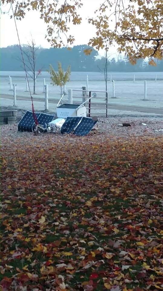 Un satélite “cayó del cielo” en una granja de Michigan