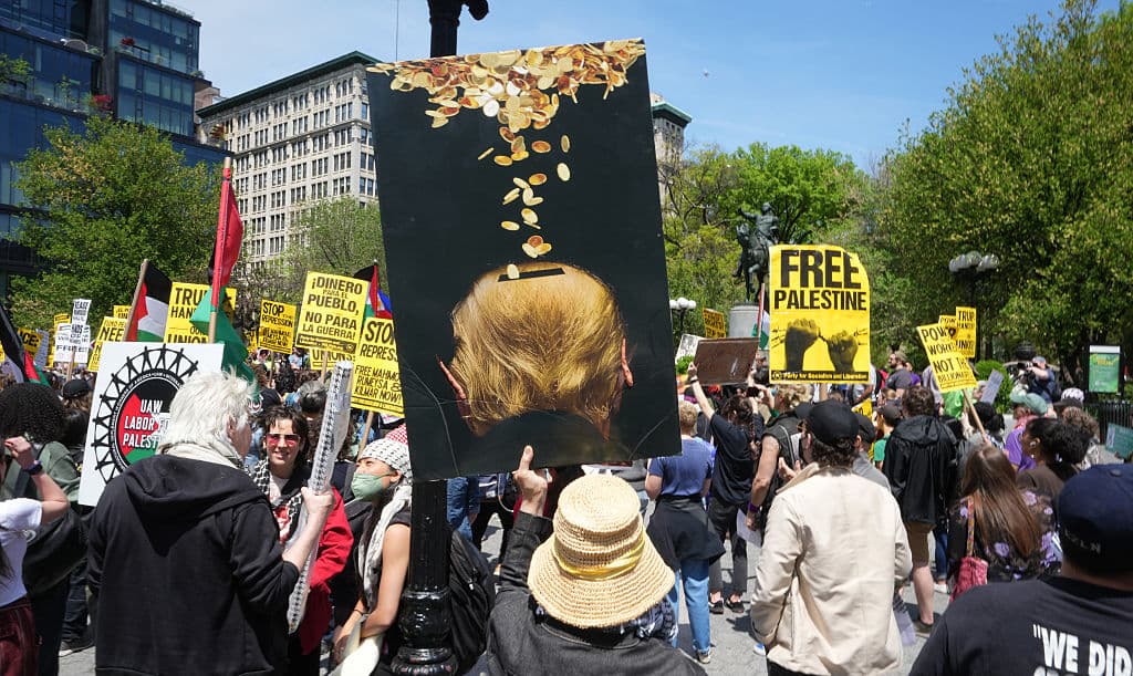 En la ciudad de Nueva York, uno de los eventos más concurridos tuvo como punto de partida 
<b>Union Square, en Manhattan.</b> En su manifestación, trabajadores, estudiantes y otros líderes de la comunidad, reclamaron que el dinero invertido en guerras sea redirigido para ayudar a los pobres de la nación.
