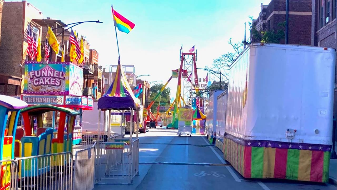 <b>Feria anual de la Escuela St. Helen</b>
<br>La feria anual de St. Helen prepara un programa de tres días con juegos mecánicos, música, alimentos y bebidas. Además de la diversión, este evento auspicia a estudiantes de bajos recursos con los pagos de su colegiatura. 
<a href="https://www.sthelenchicago.org/carnival" target="_blank">Más información en esta página.</a>
<br>
<br>
<b>¿Dónde?</b> Escuela St. Hellen, 2347 E. Augusta Blv.
<br>
<b>¿Cuándo?</b> Viernes de 5 a 10 p.m., sábado de 12 a 10 p.m. y domingo de 12 a 8 p.m.
<br>
<b>¿Precio?</b> El evento acepta donaciones. Se puede adquirir un mega pase de $50 por viajes ilimitados en los juegos mecánicos.