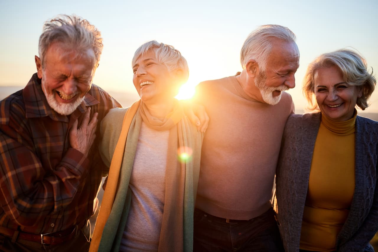 <h2 class="cms-H2-H2">La vida social</h2>
<br>
<br>Reunirse con amigos o convivir –en general– con otras personas es un factor que también contribuye a una mejor salud mental en la tercera edad, según el estudio. Los investigadores sugieren hacerlo, también, al menos dos veces por cada semana.