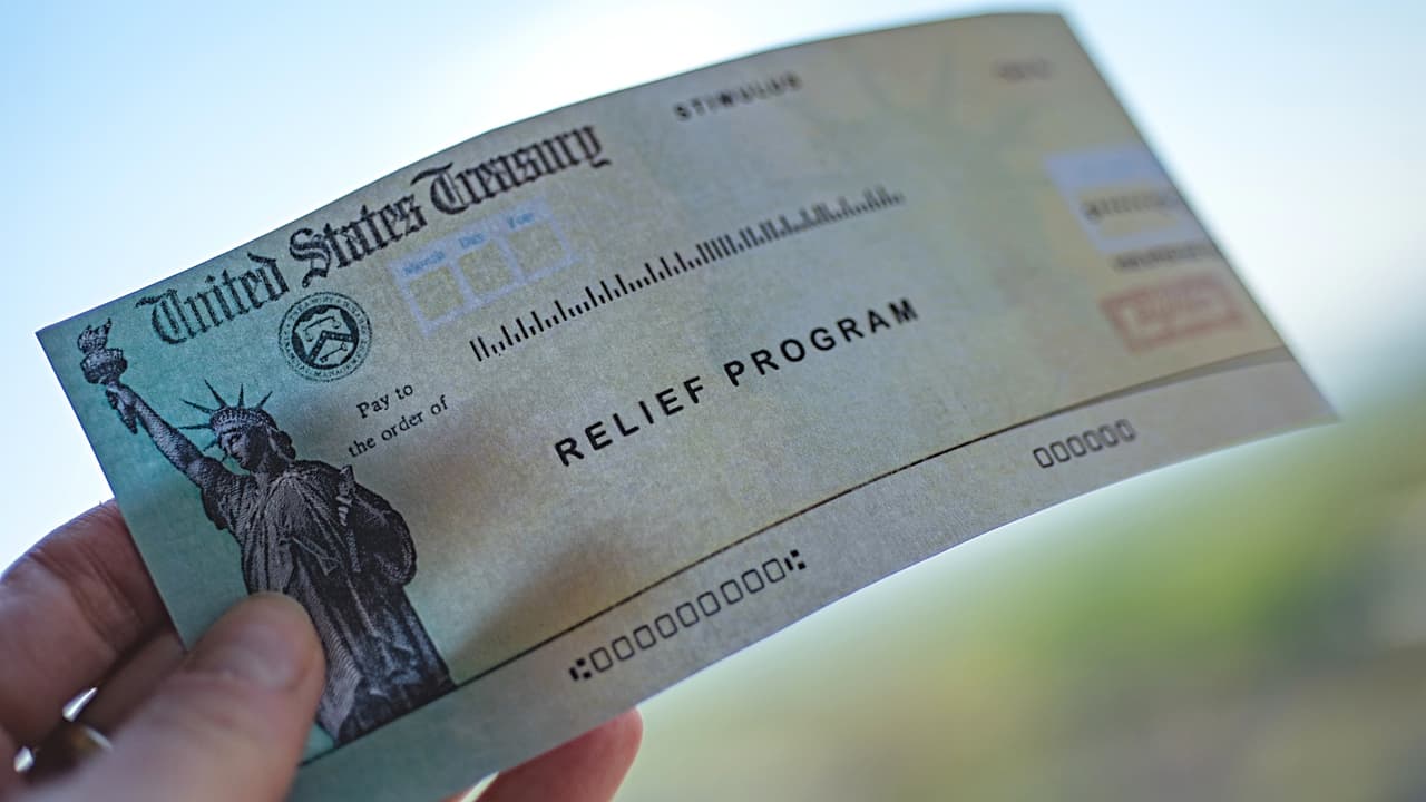 La porción mejorada del crédito estará disponible para padres solteros con ingresos anuales de hasta $ 75,000 y contribuyentes conjuntos que ganen hasta $ 150,000 al año.
