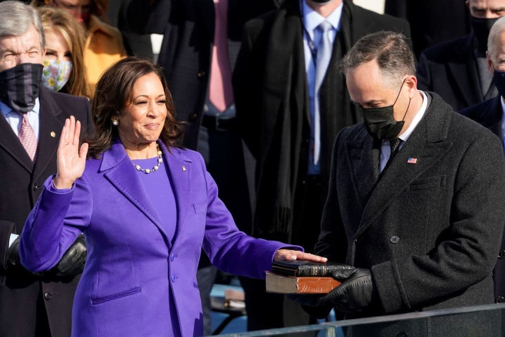 Previamente al juramento de Joe Biden, se llevó a cabo el de la vicepresidenta Kamala Harris, quien hizo historia siendo la primera mujer en ocupar el cargo.