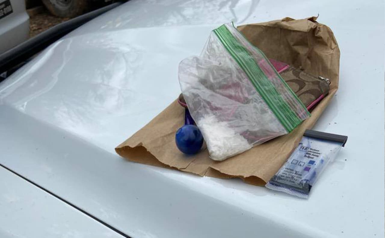 Hallaron en su poder paquetes que había robado de varias casas y 13.5 gramos de metanfetaminas.