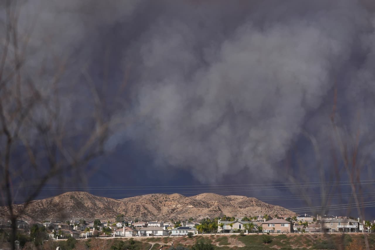 <b>Causa del incendio aún desconocida</b>
<br>Aunque se desconoce el origen del incendio, las autoridades destacan que las condiciones de bandera roja son un factor determinante.