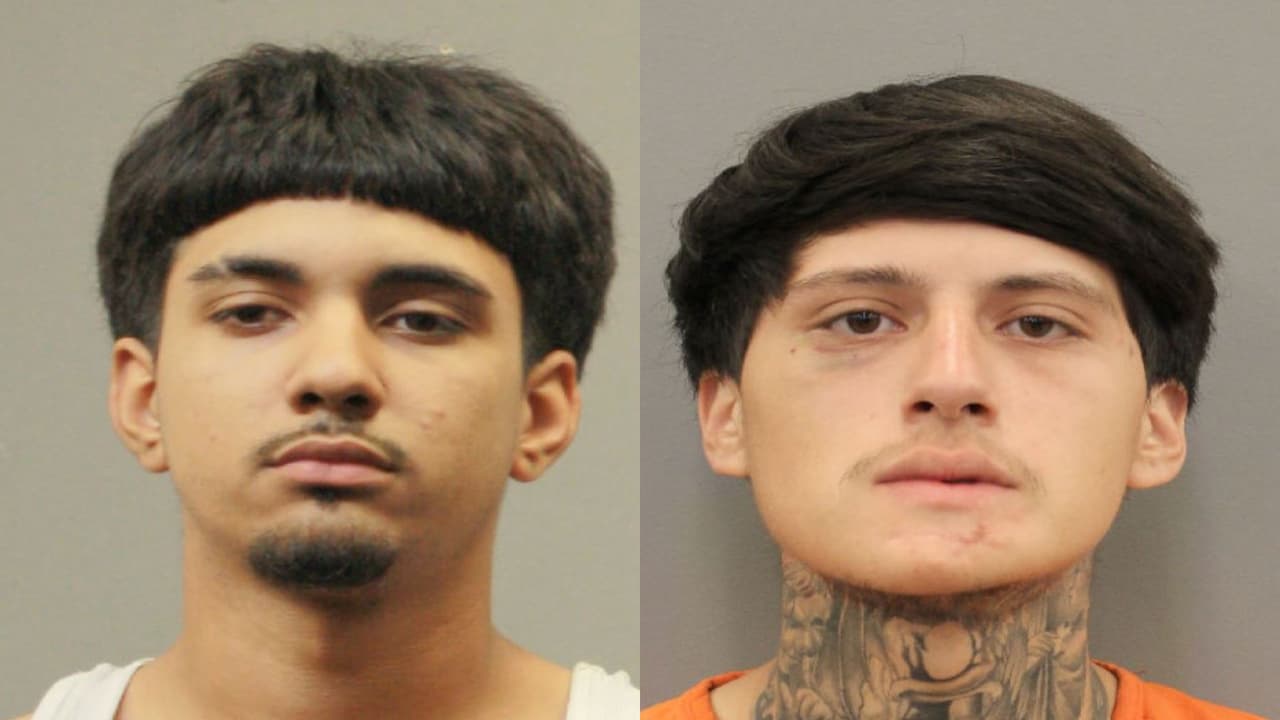 Acusan a dos "peligrosos delincuentes" de robar la casa de un oficial en Houston y luego intentar balearlo 