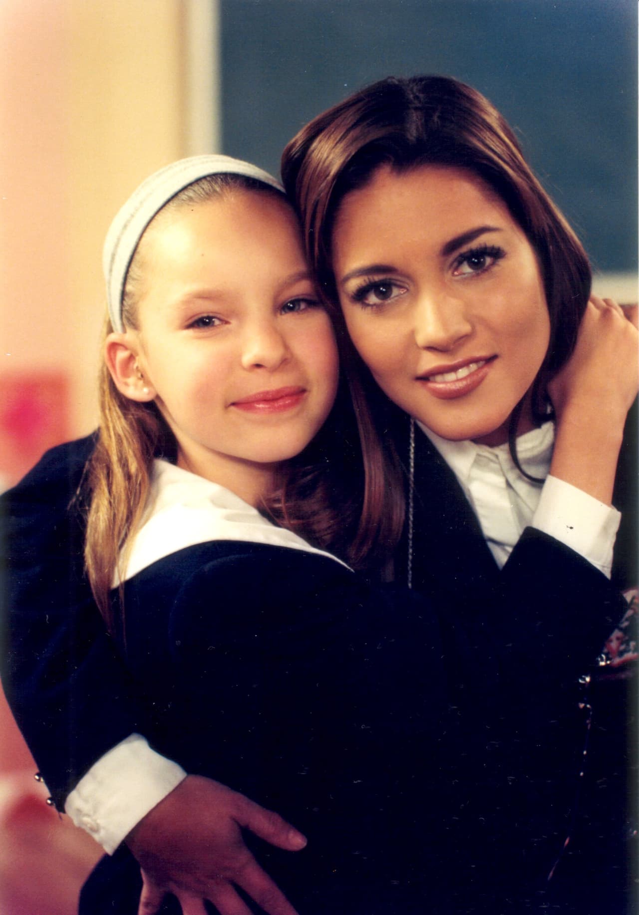 <b><a href="http://www.univision.com/personas-belinda-peregrin-schull-e">Belinda</a></b> comenzó su carrera dentro del mundo del espectáculo siendo una niña tierna y muy querida por el público infantil, robándose el corazón de miles de niños en 'Amigos por siempre'.