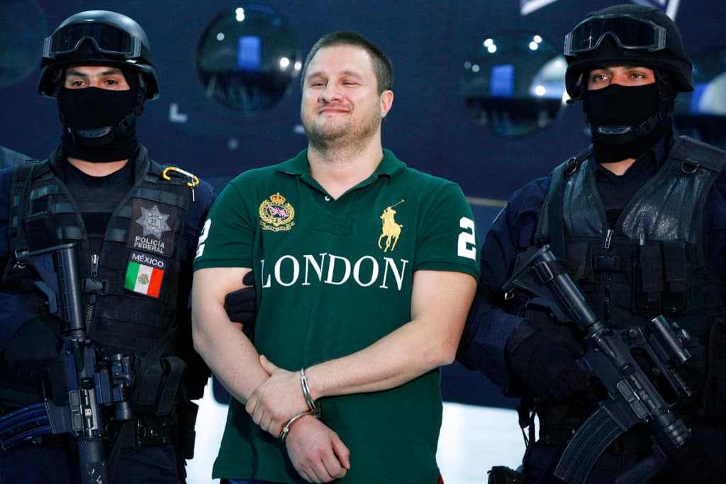 <h2 class="cms-H2-H2">Edgar Valdez Villarreal, 'La Barbie'</h2>
<br>
<br>Este narcotraficante mexicano-estadounidense fue arrestado en agosto de 2010 y declarado culpable de conspiración para lavar dinero e importar y distribuir cocaína. De la prisión del Altiplano fue extraditado a EEUU con otros presos de esa cárcel de máxima seguridad. 
<a href="https://www.univision.com/noticias/narcotrafico/la-barbie-recibe-una-sentencia-de-casi-50-anos-de-carcel-en-estados-unidos">En 2018 recibió una sentencia de 49 años de cárcel</a>.
