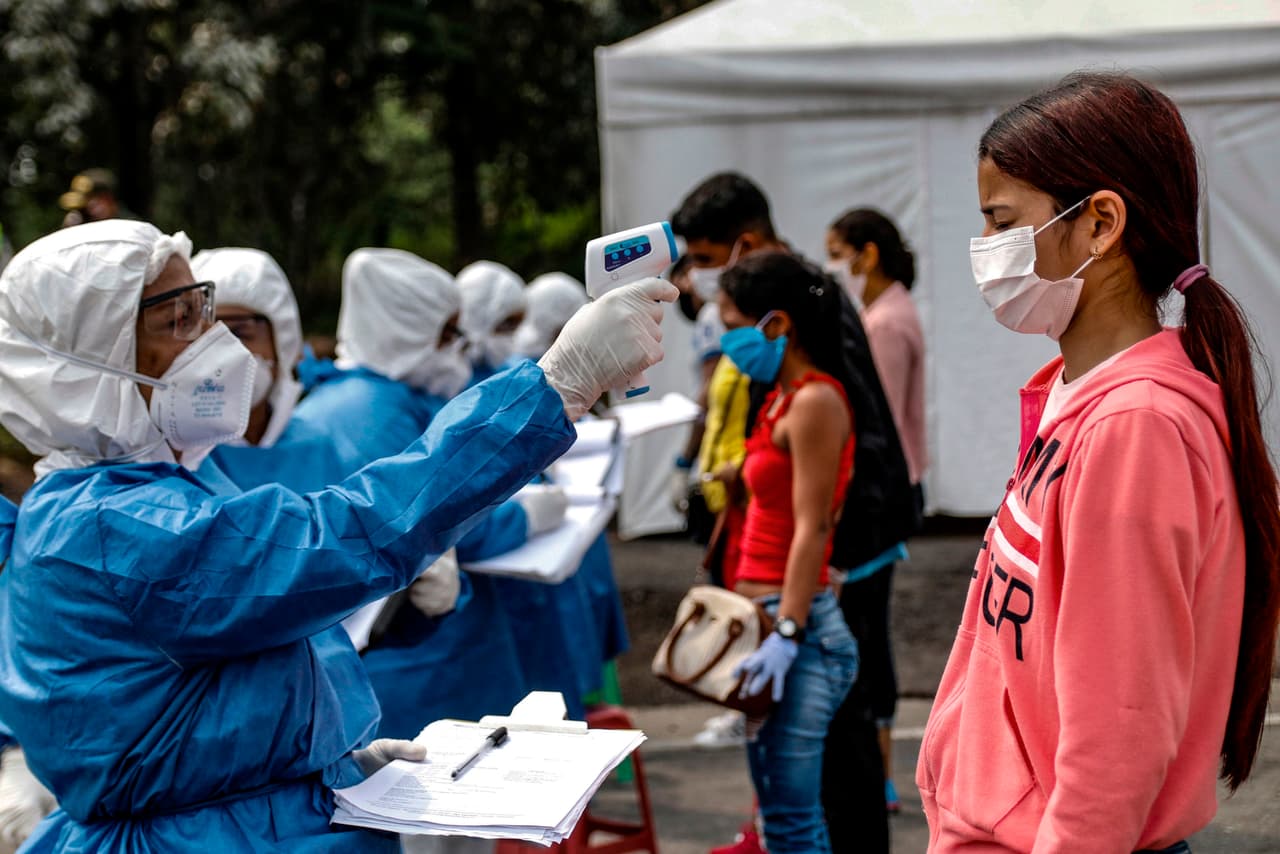 De acuerdo con las autoridades colombianas, cerca de 600 venezolanos regresaron a su nación durante el pasado fin de semana a través de un corredor humanitario. "Estamos ayudando a los ciudadanos venezolanos a lograr su propósito de regresar a su país de origen, sin descuidar la seguridad sanitaria de nuestros habitantes", manifestó Jairo Yáñez, alcalde de Cúcuta.