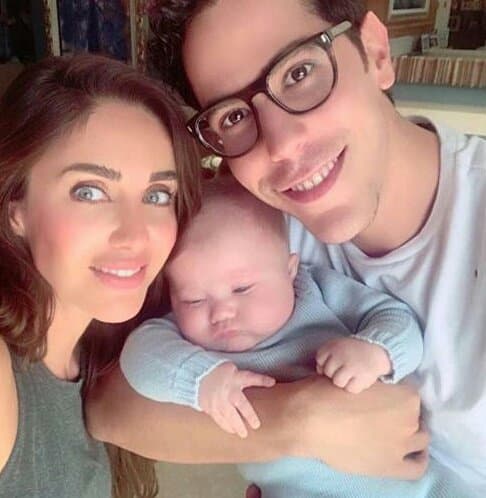 <b><a href="http://www.univision.com/temas/christian-chavez">Christian Chávez</a></b> no perdió la oportunidad de conocer al hijo de su amiga y en su cuenta de Twitter no pudo evitar decir lo buena madre que es 
<b><a href="http://www.univision.com/temas/anahi">Anahí</a></b> "No es por presumir pero muchas personas quisieran ser la mitad de madre dedicada y amorosa que mi flaca".